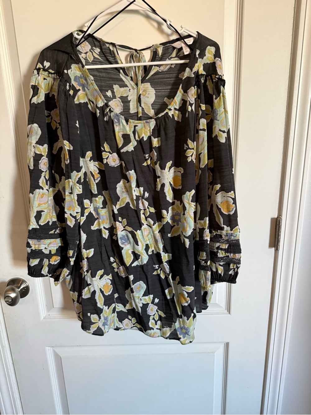 LC Lauren Conrad Black Floral Tie-Back Peasant Tunic